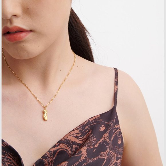 ^NEW 18K Gold Plated Female Woman Figure Pendant Necklace - Picture 2 of 7